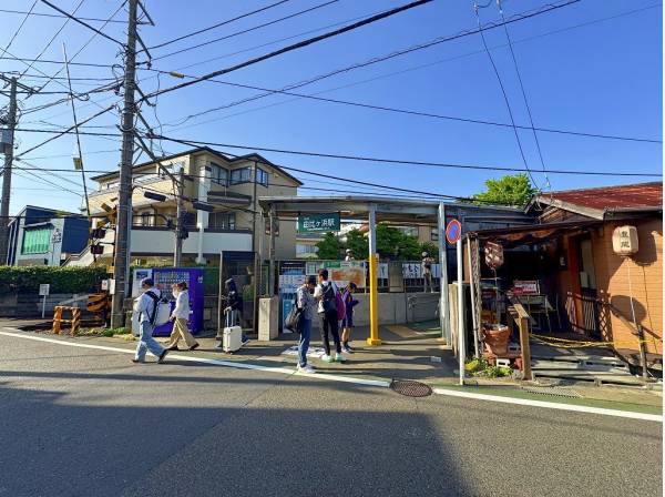 江ノ電「由比ガ浜」駅まで徒歩1分。