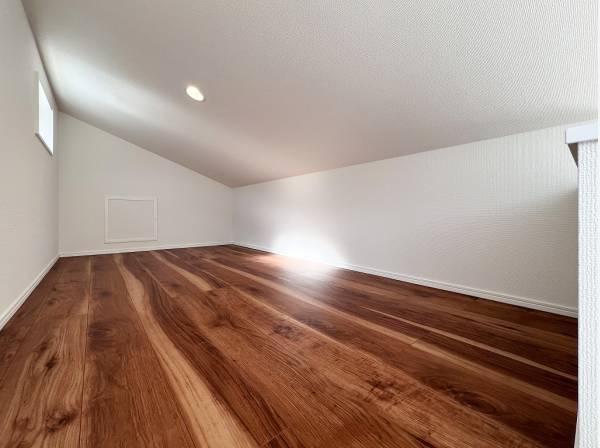 季節物の衣類やお布団をしまうのに重宝するロフト