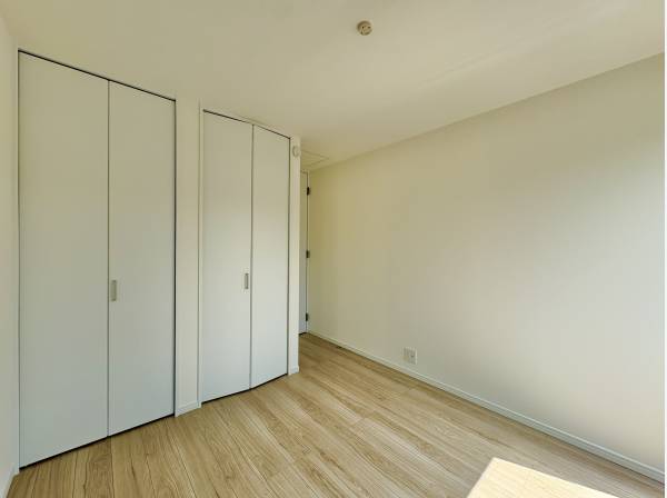 各居室には収納力のあるクローゼットを完備しております