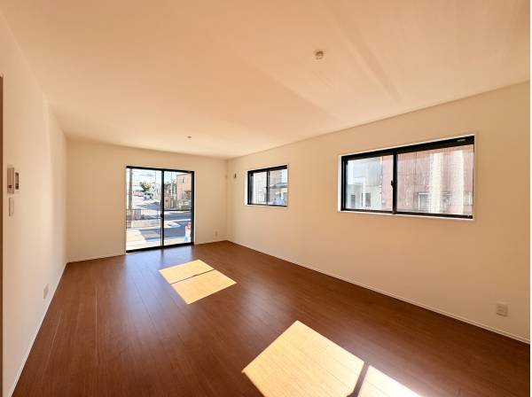 LDKは１８帖お好みのソファや食卓をおいても余裕があります