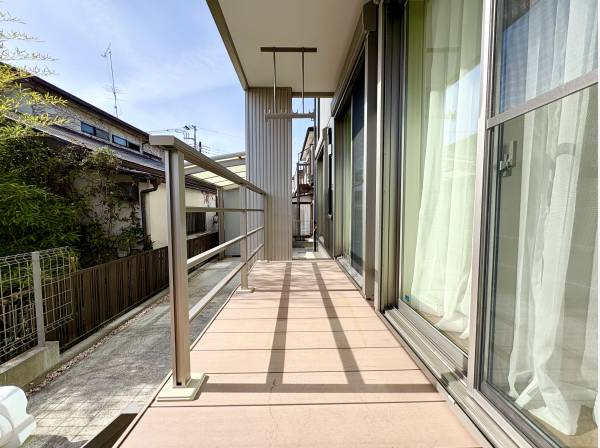 1階にはウッドデッキスペース