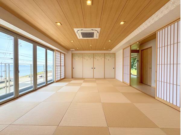 ２Ｆ　約１９.４帖の大広間的な和室。もちろんここからも海一望。