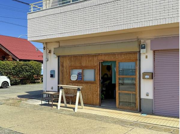 約50m先、徒歩1分の「3204bread&gelato」は可愛いアイス屋さん。