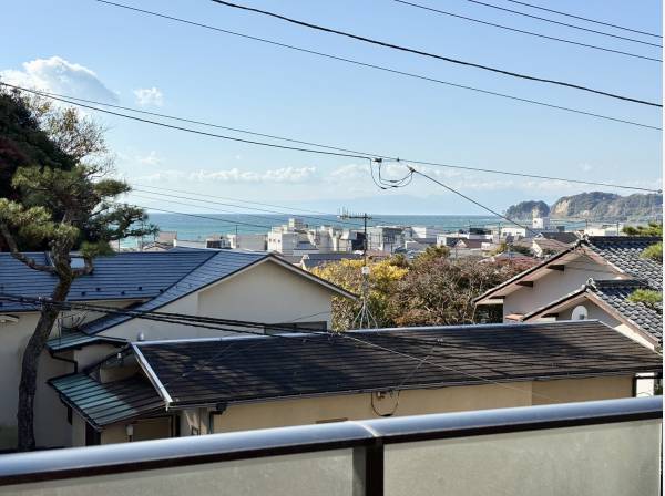 材木座海岸を望みます