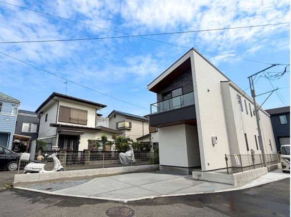 片流れ屋根が印象的なスタイリッシュなお住まい