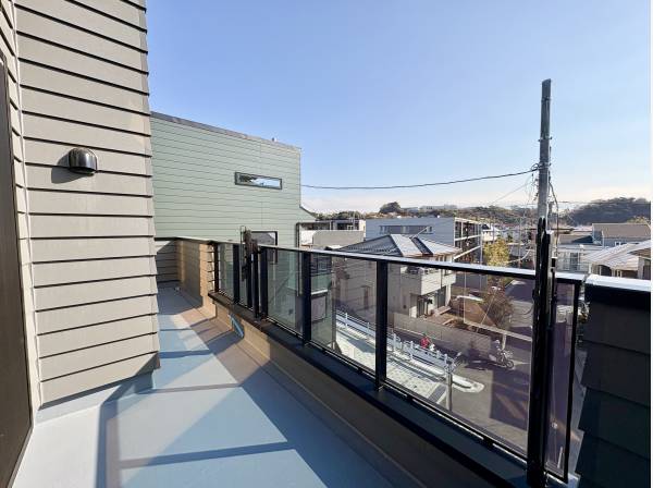 バルコニーは陽当たり良好