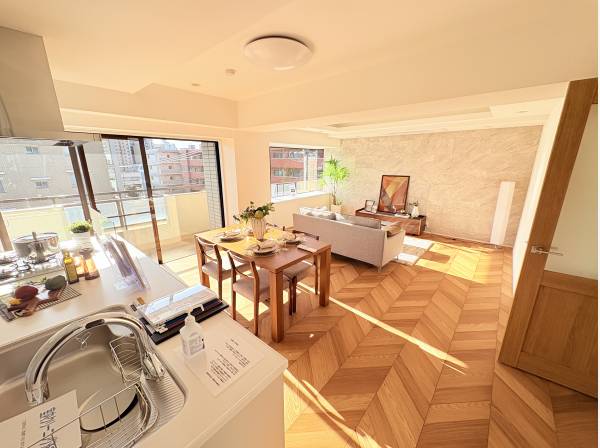 リビング・ダイニングは床暖房完備で足元から暖かく過ごしやすいです！