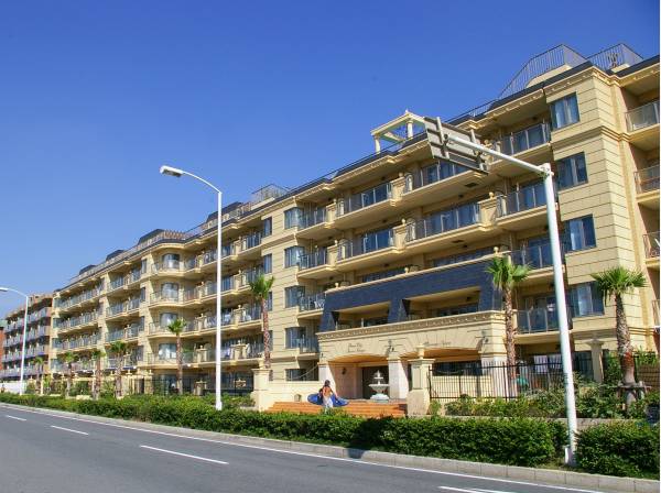 国道134号線沿いに佇むオーシャンフロントレジデンス