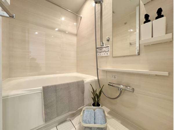 一日の疲れを癒すバスルーム。水回りも新規リフォーム済み