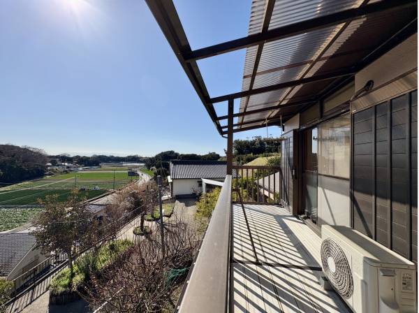 2階ワイドバルコニーからは自然豊かな景色をお楽しみいただけます