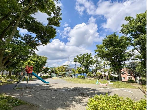 天岳公園まで徒歩2分（約100m）