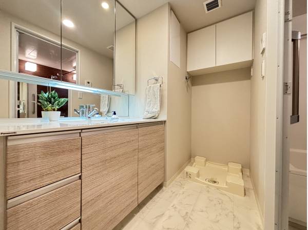 同社施工例（パウダールーム）