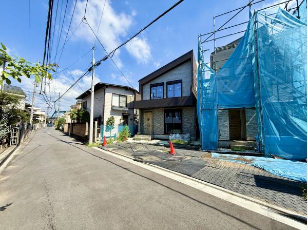 前面道路も広く、車も駐車しやすいですね！