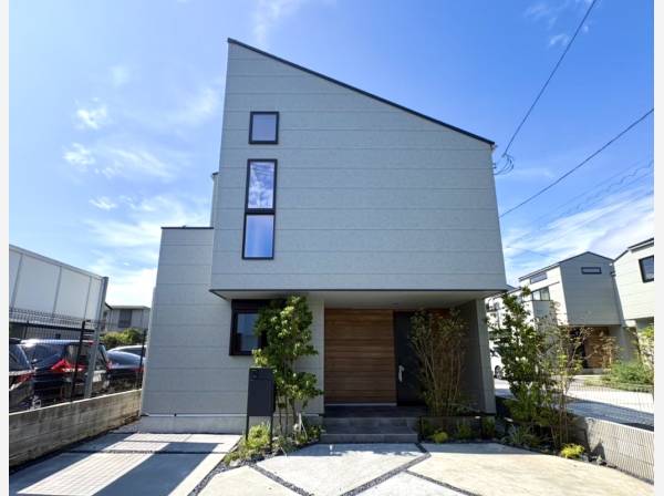 シンプルさを追求したスタイリッシュモダンな外観