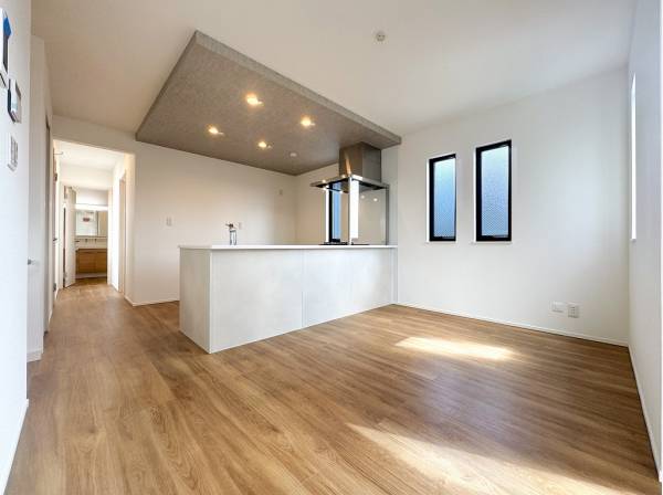 自然と会話が弾みそうなオープンなダイニングキッチン