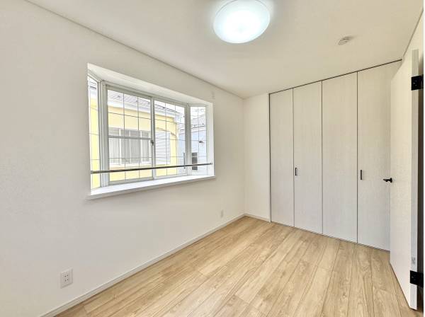 シンプルが一番。家具が映える、整う個室。