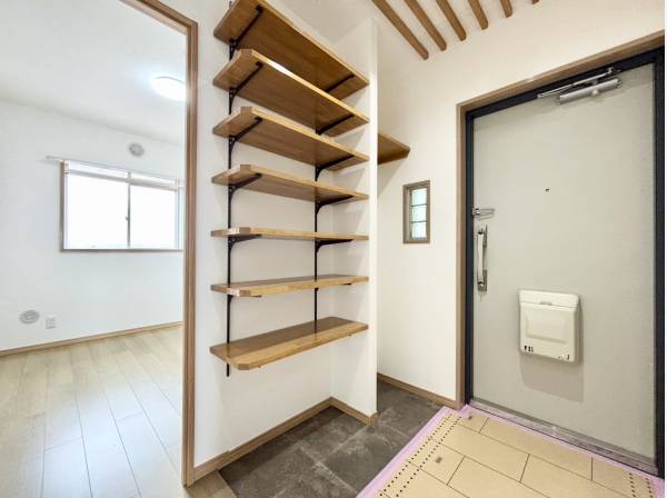 すぐに靴が取り出せる設計です。