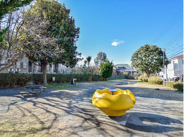 下沢まちかど公園まで徒歩2分（約130m）