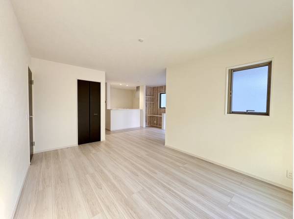 リビングとダイニングスペースを分けて使えそうです♪