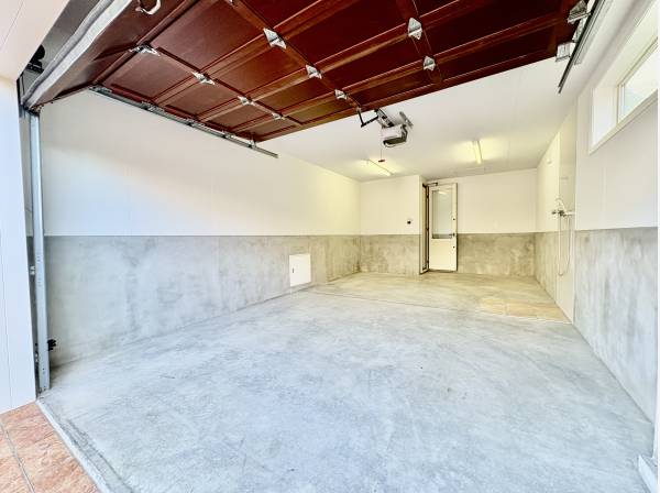 ガレージの様子　ゆったりと広さがあります