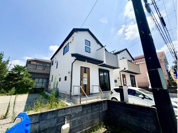 白基調の外観