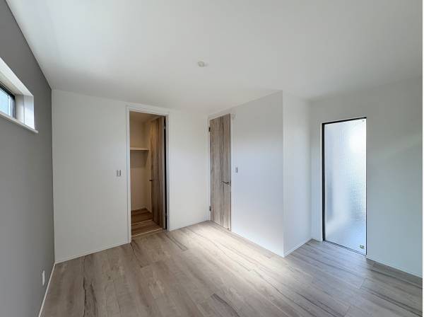 1階洋室７帖。主寝室としてもご利用できる空間