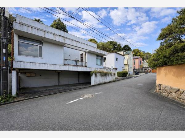 落ち着いた街並みに溶け込む、穏やかな住環境が魅力。
