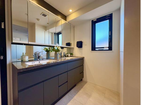 ツーボウルタイプのパウダールーム