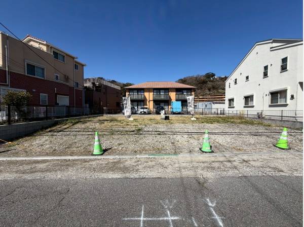 向かって右側の角地でございます！