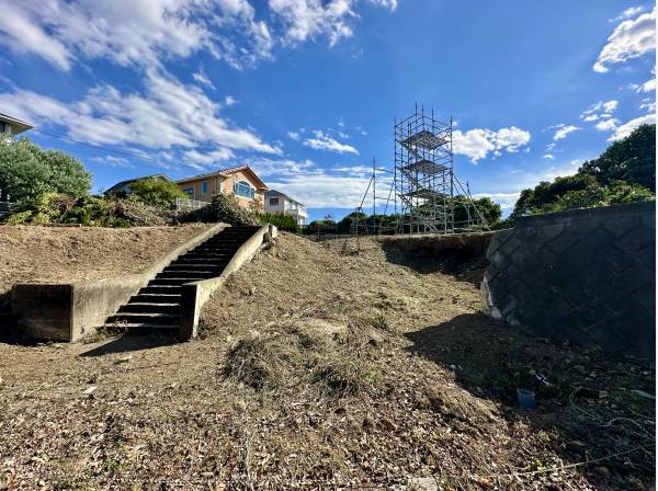 北側道路に大型のガレージを造成されては如何でしょうか