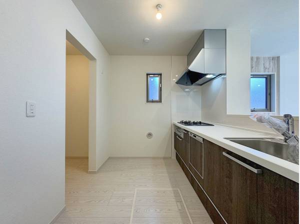 キッチン背面にパントリースペース。