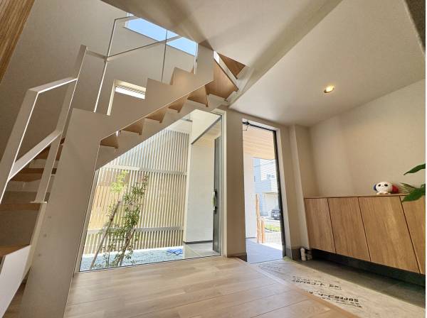 広々とした玄関は、訪問者の第一印象が違います