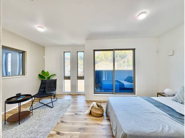 ２面からの採光でとても明るい居室