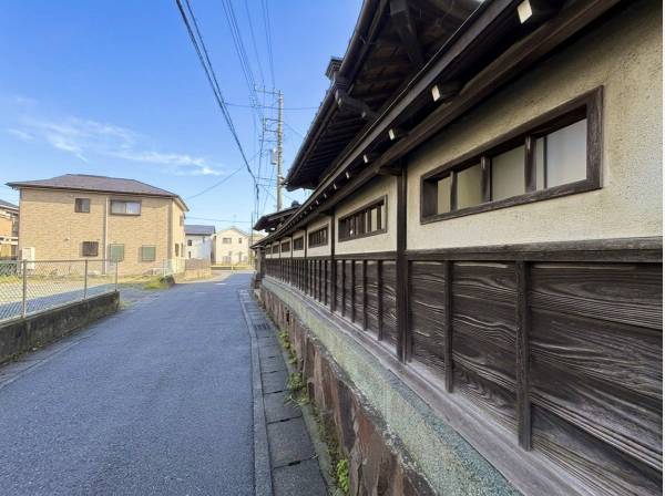 前面道路も広さがあります。