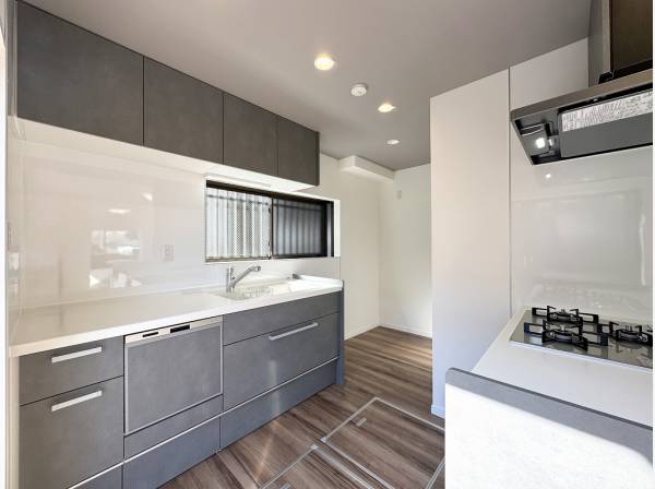 ゆとりある調理スペースで家事も捗るⅡ型キッチン