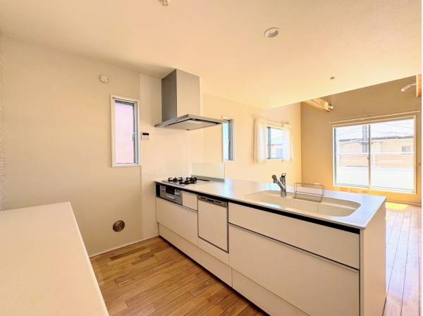 家族の顔が見える対面式キッチン