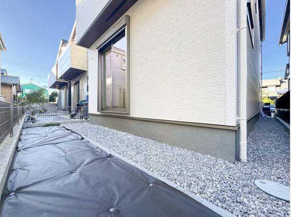 家庭菜園などもスクスク育ちそうな南向きのお庭