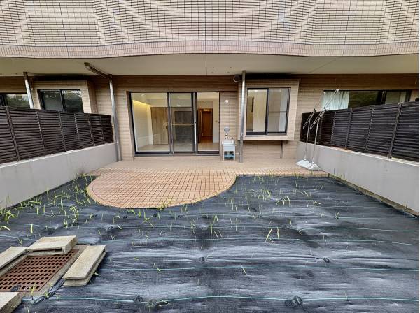 お庭でバーベキューや読書などは如何でしょうか？