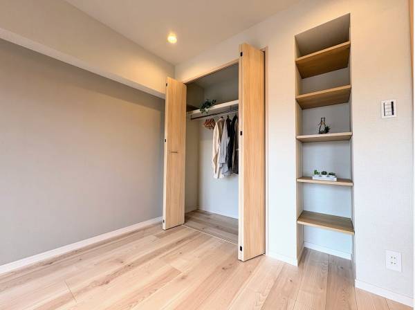 クローゼットも各部屋に完備しており収納も安心です