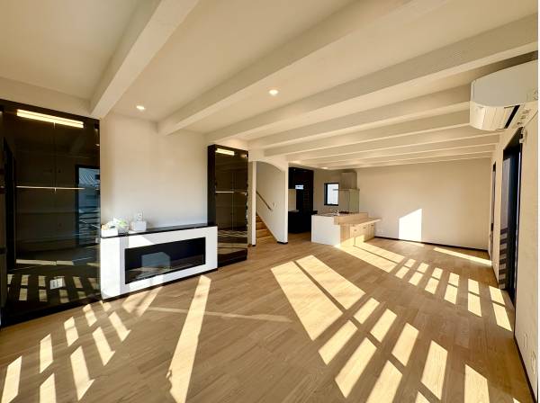 無垢材と珪藻土を使用したこだわりの室内！