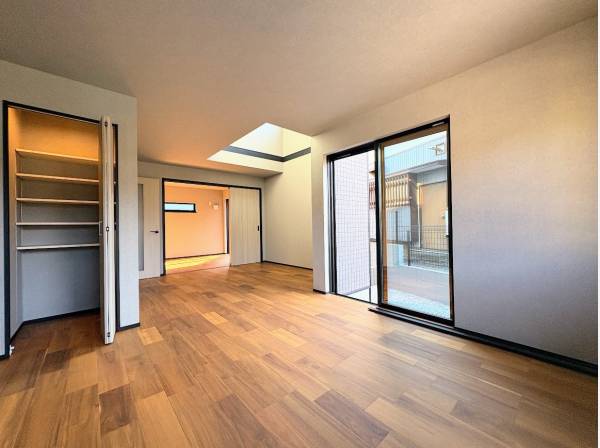 吹き抜けの開放感あるLDK