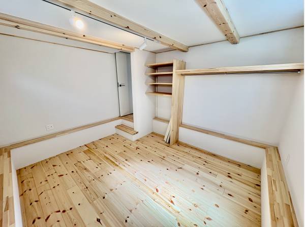 まるでアパレルのショップのような部屋です。