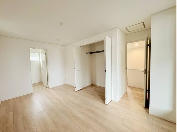 テレワークルームの付いた８帖の洋室