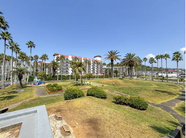 小坪海浜公園まで自転車で5分 (約1.5㎞)