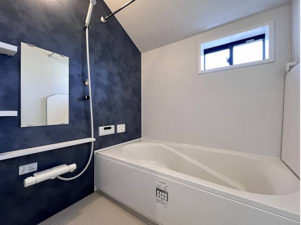 ネイビーカラーが可愛いバスルーム