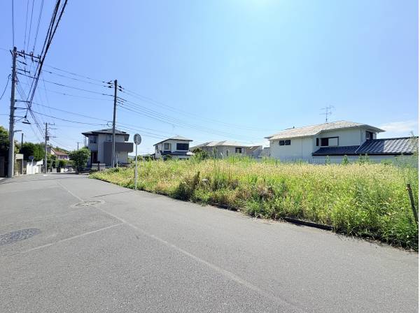 建築条件のない開放感のある土地です！
前面道路も広々６．０ｍ