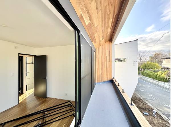 開放的なバルコニー