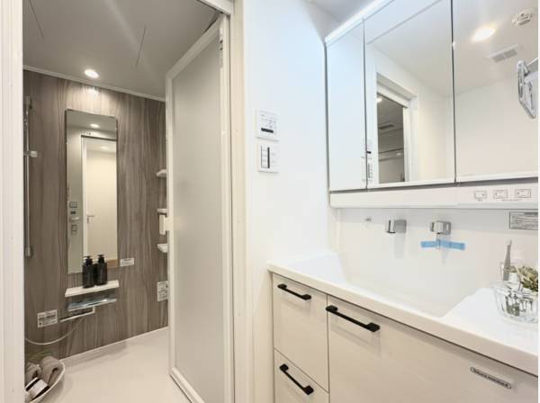 リノベーションにより水回りも一新されています。