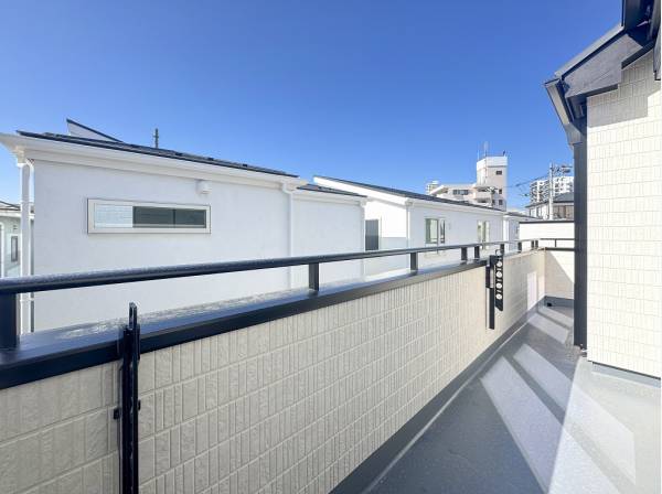 南西に広く面したワイドバルコニー