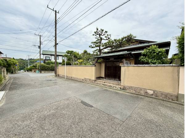 前面道路も広々です！